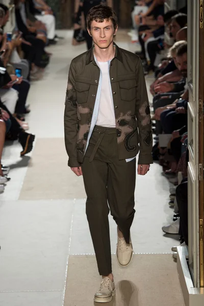 Look 12
